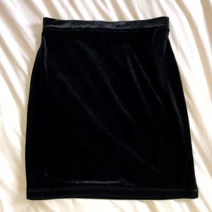 F21 Black velvet skirt